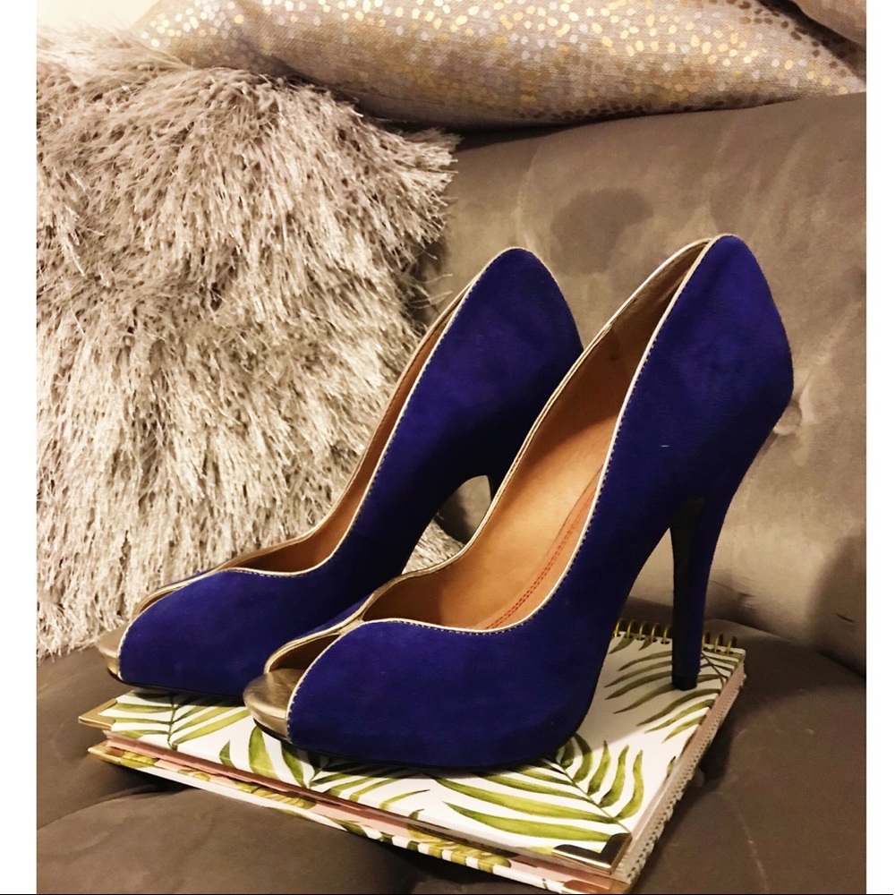 Suede peep toe pumps